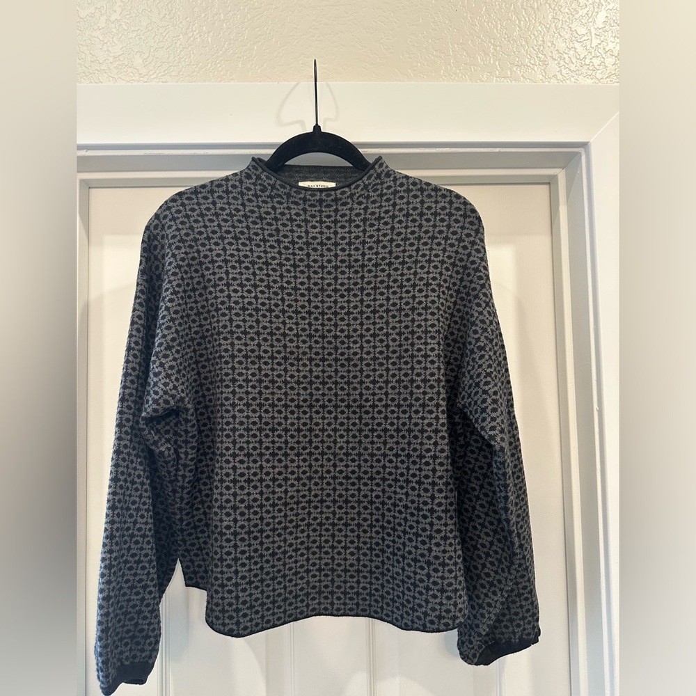 Max Studio Gray Crew Neck Sweater with Textured Pattern